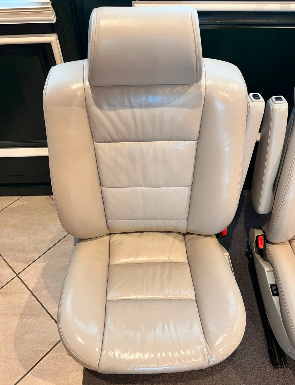 Sièges Avant en Cuir BMW E32/E34 – Image 4