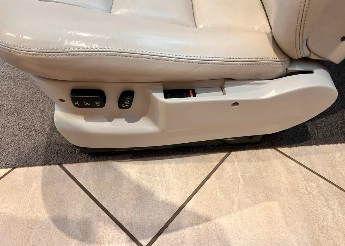 Sièges Avant en Cuir BMW E32/E34 – Image 6