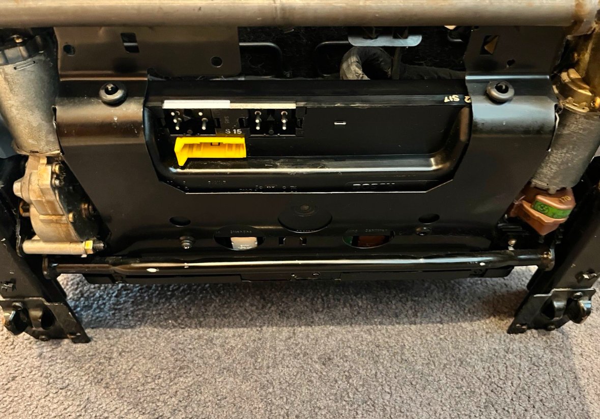 Sièges Avant en Cuir BMW E32/E34 – Image 9