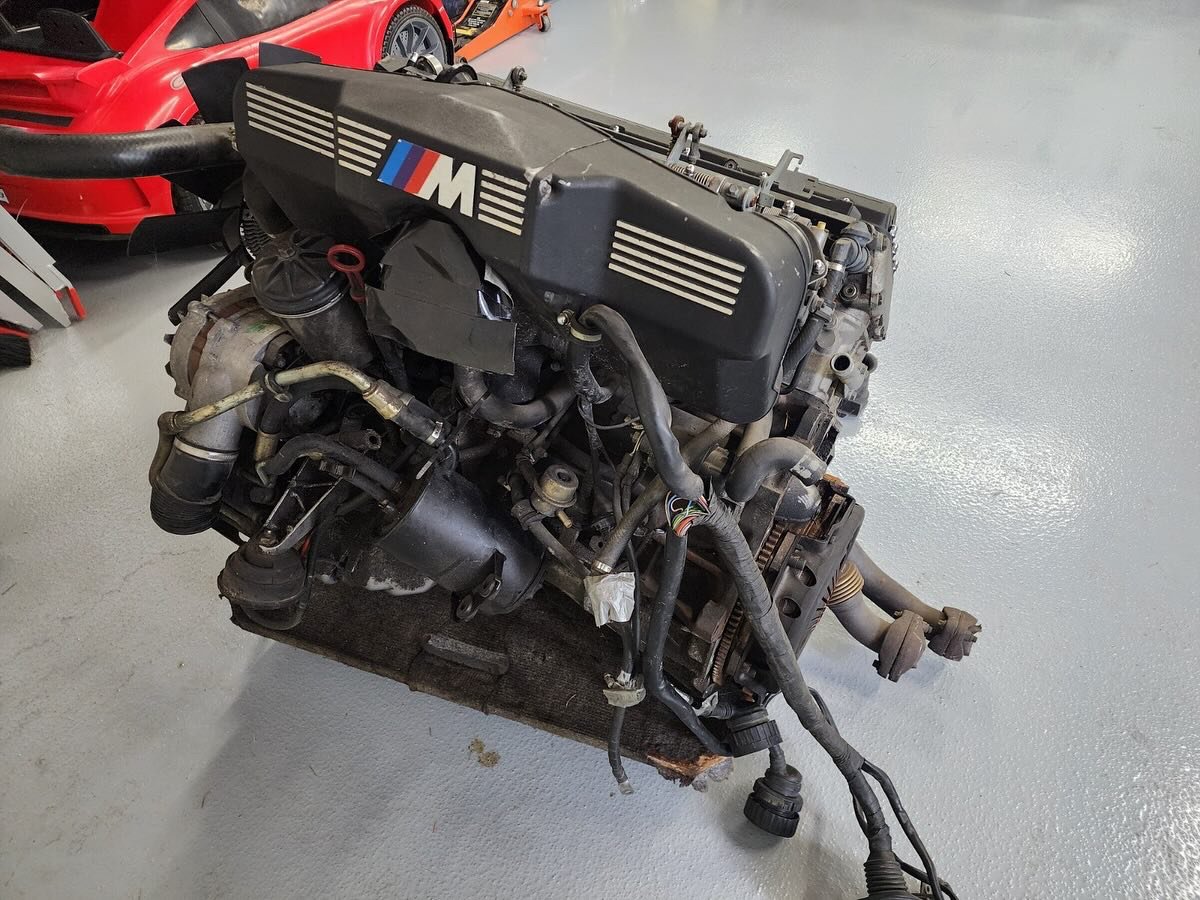 BMW Motorsport M5 E34 Engine S38B36 – Image 10