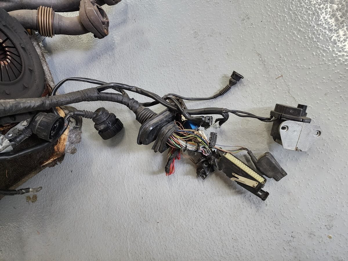 BMW Motorsport M5 E34 Engine S38B36 – Image 9