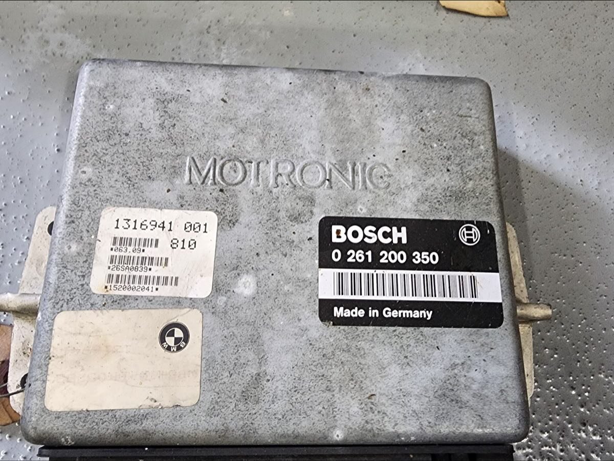 BMW Motorsport M5 E34 Engine S38B36 – Image 4