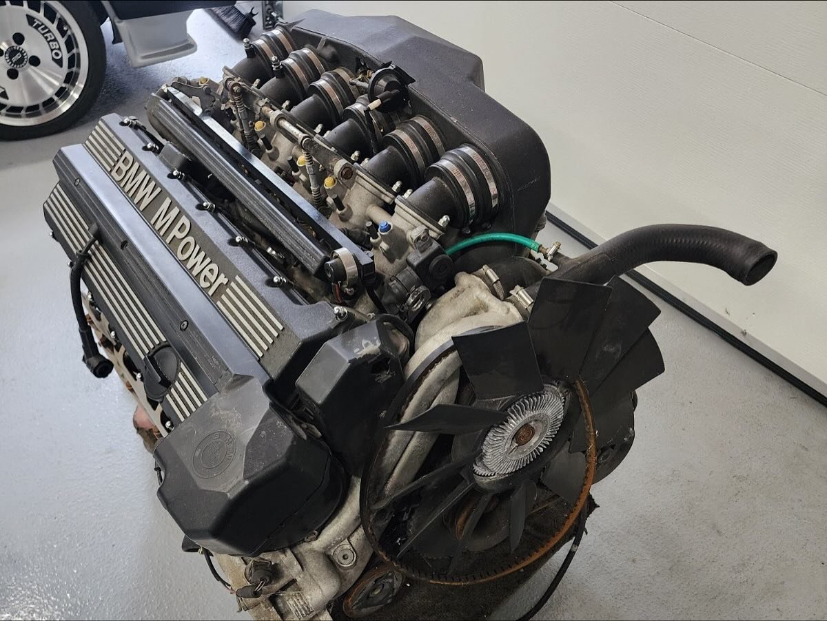 BMW Motorsport M5 E34 Engine S38B36 – Image 15