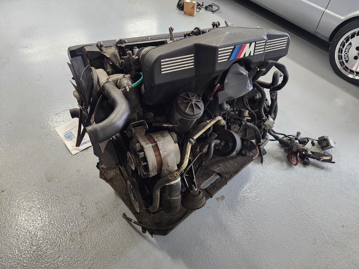 BMW Motorsport M5 E34 Engine S38B36 – Image 13