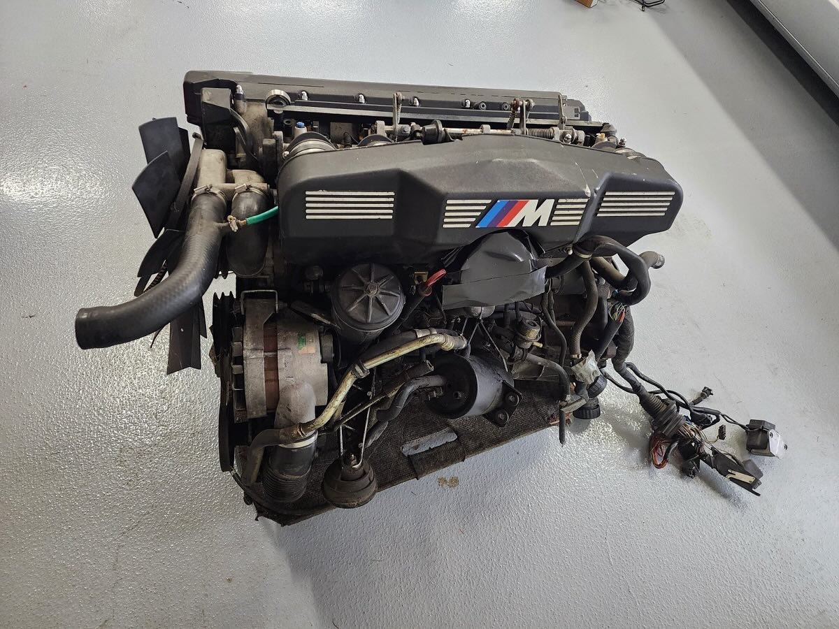 BMW Motorsport M5 E34 Engine S38B36 – Image 12
