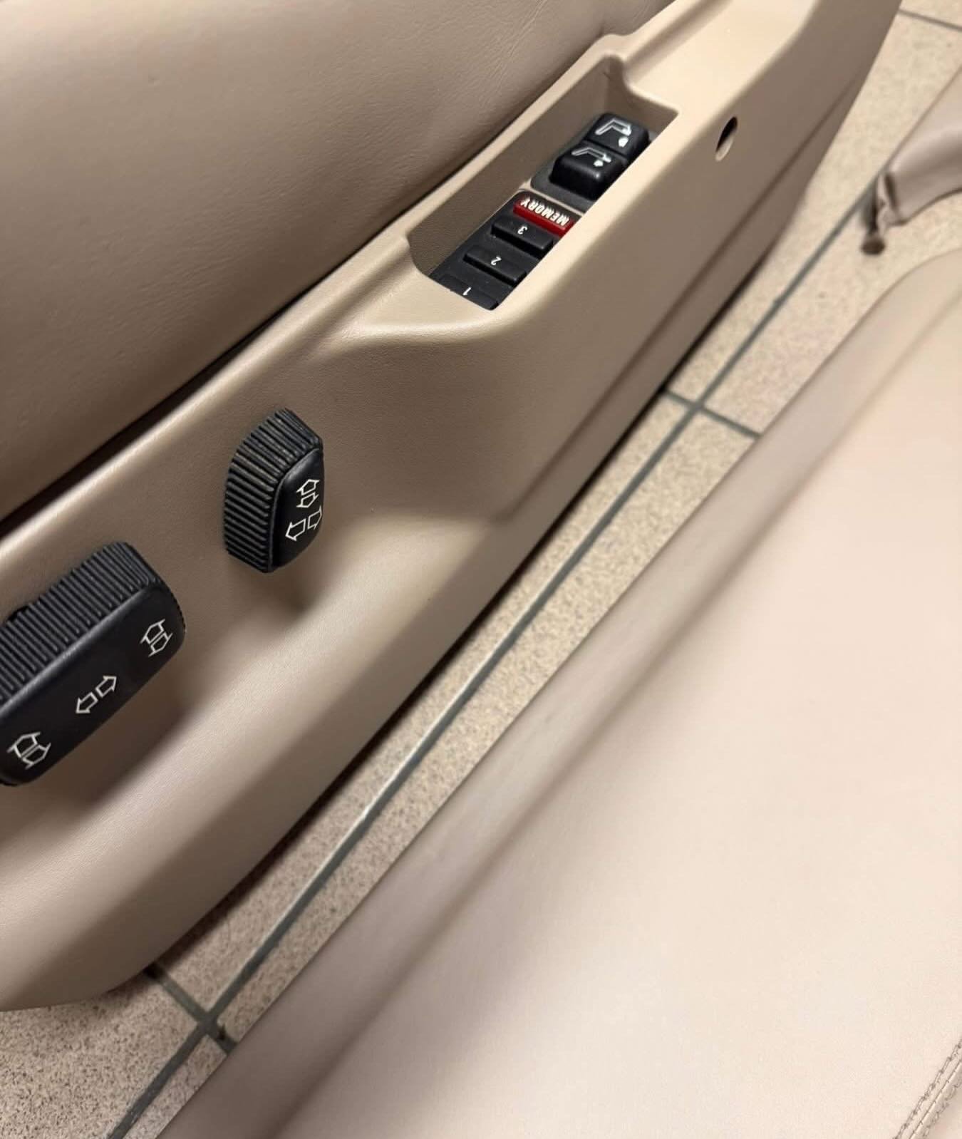 Intérieur BMW M5 E34 – Image 8